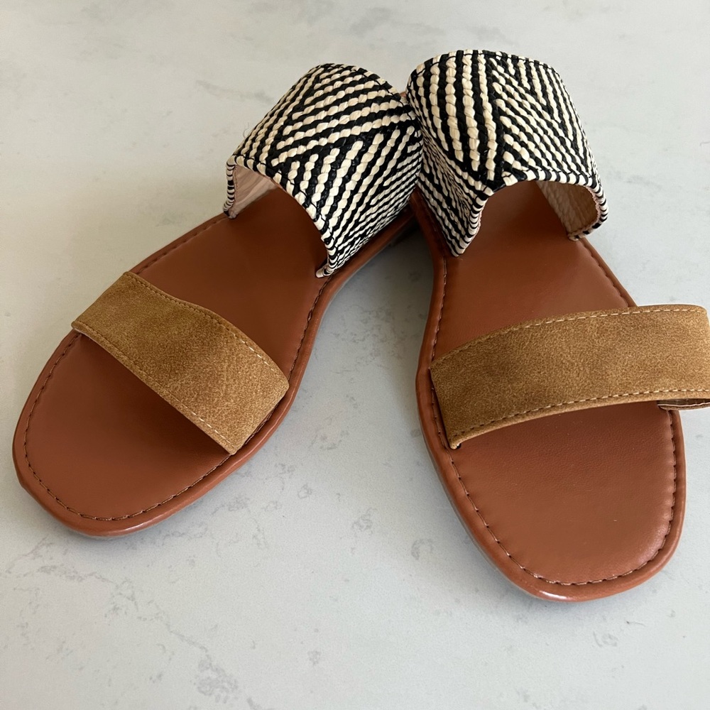 Sandal - Picture 2 of 3
